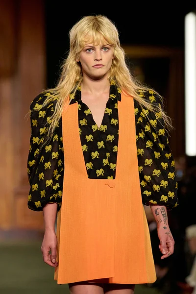 Look 60